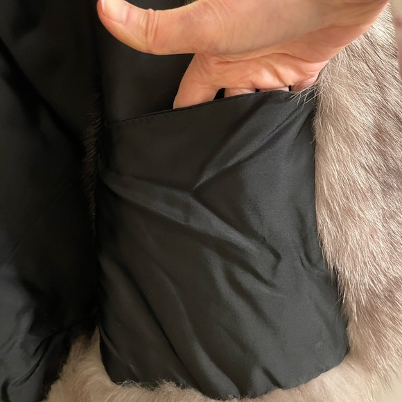 MINT cond GENUINE fully let out SAGA black MINK FUR cape with pastel FOX trim - Picture 6 of 10